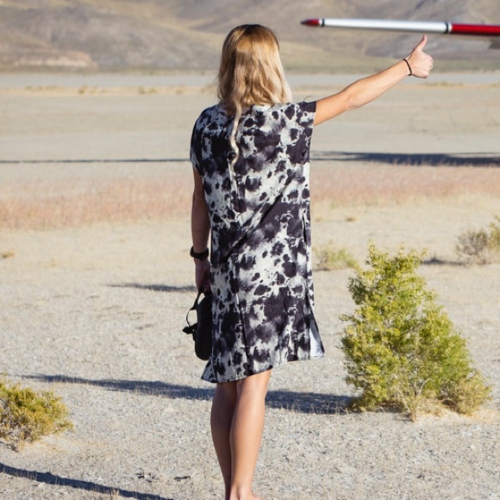 Black and white shift dress kavu